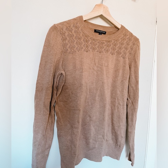 Banana Republic crewneck knit sweater 🤎 - Picture 3 of 5